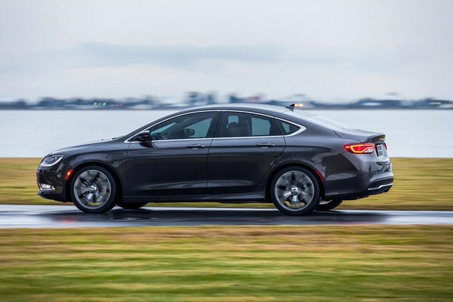  Chrysler 200 2015 года  (фото 16 из 207)